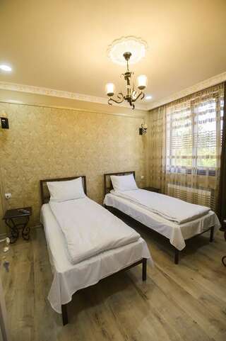 Отель KARNEL Hotel Sanain Двухместный номер с 2 отдельными кроватями и душем-5
