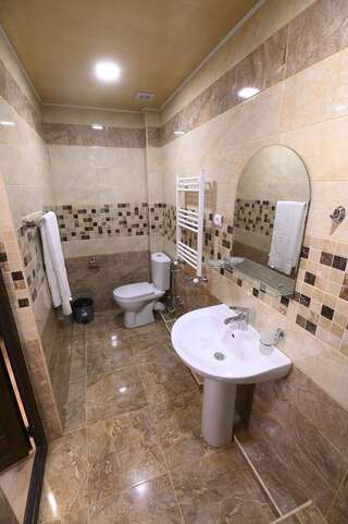 Отель KARNEL Hotel Sanain Двухместный номер с 2 отдельными кроватями и душем-9