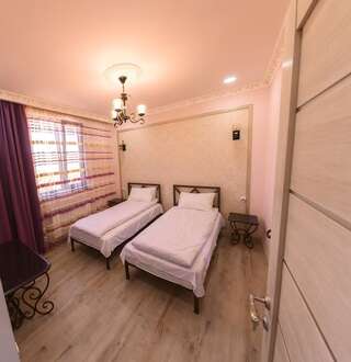 Отель KARNEL Hotel Sanain Двухместный номер с 2 отдельными кроватями и душем-11